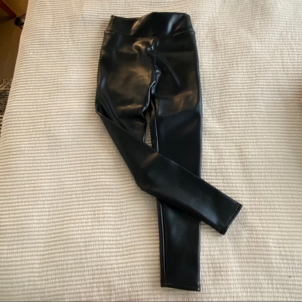 Shiny faux leather leggings, fleece lined! Size S